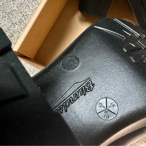 Blundstone High Heeled Boots. New in box. - Picture 3 of 5